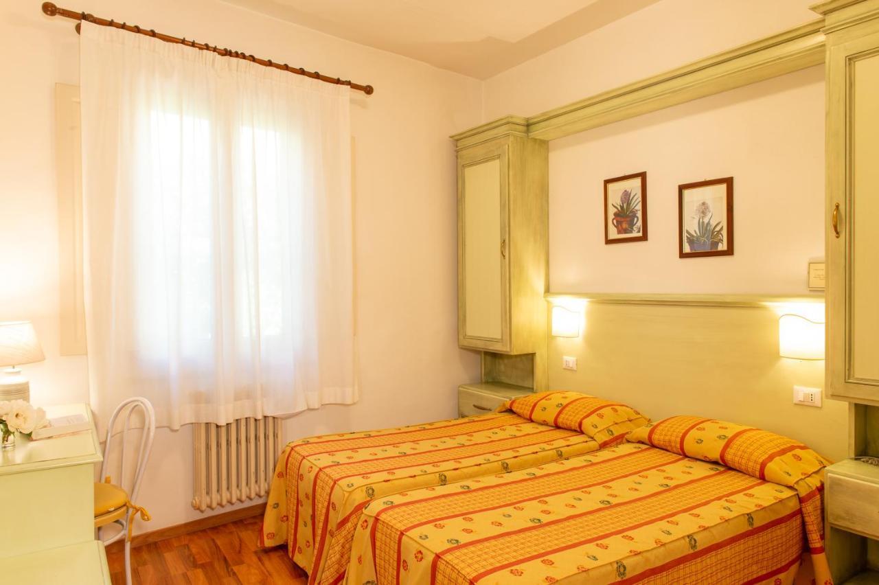Hotel Minerva Assisi Esterno foto