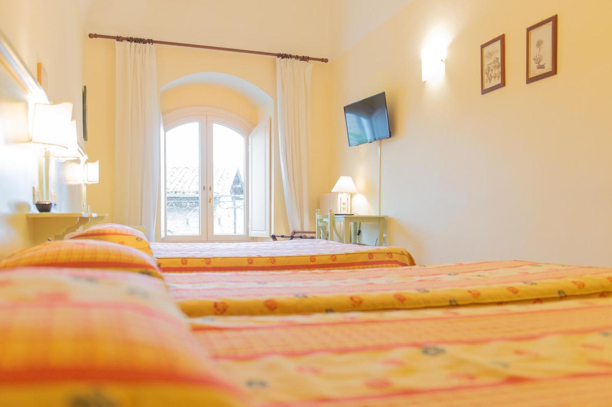 Hotel Minerva Assisi Esterno foto