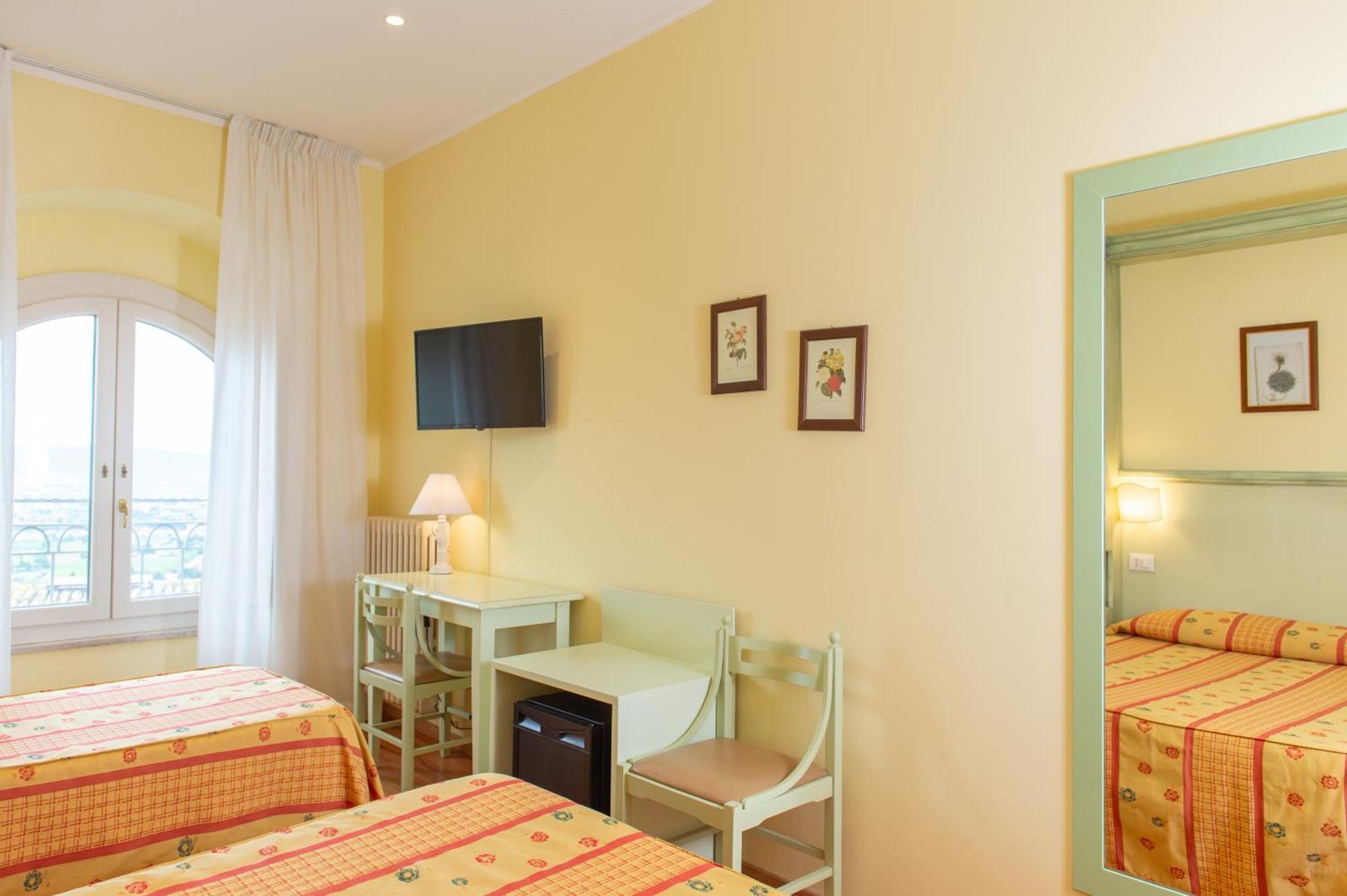 Hotel Minerva Assisi Esterno foto
