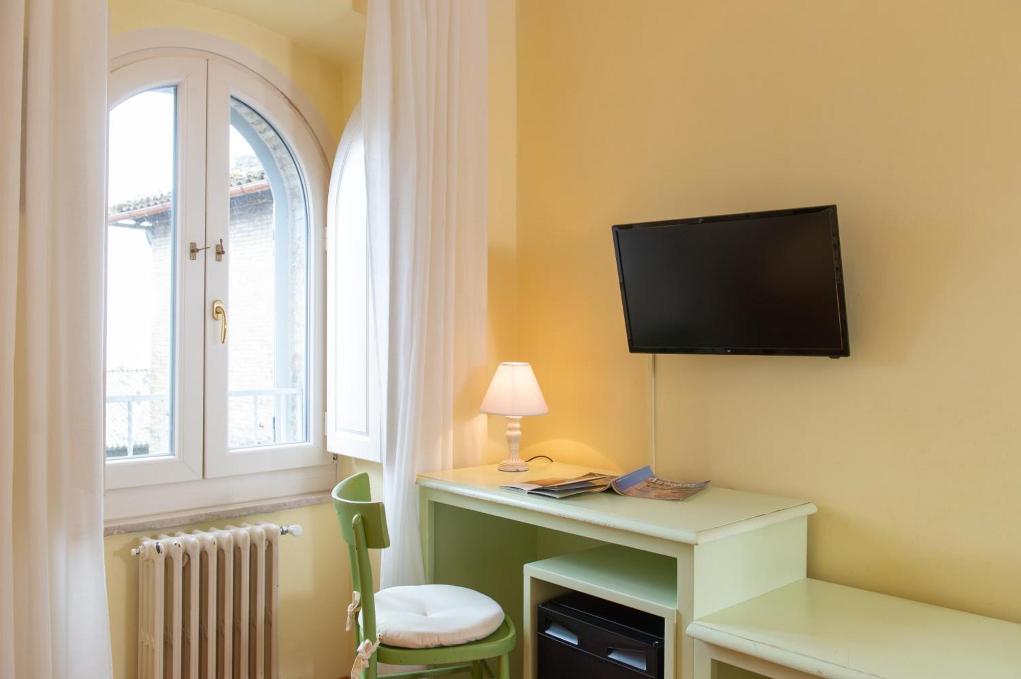 Hotel Minerva Assisi Esterno foto
